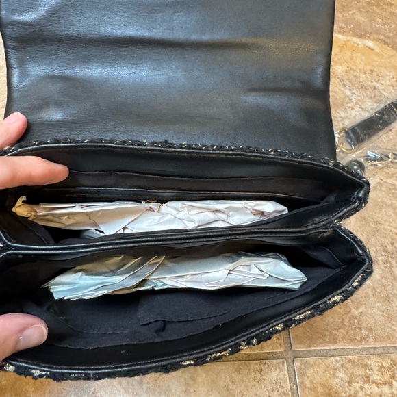 Elegant Black and Gold Tweed Bag - Picture 3 of 3